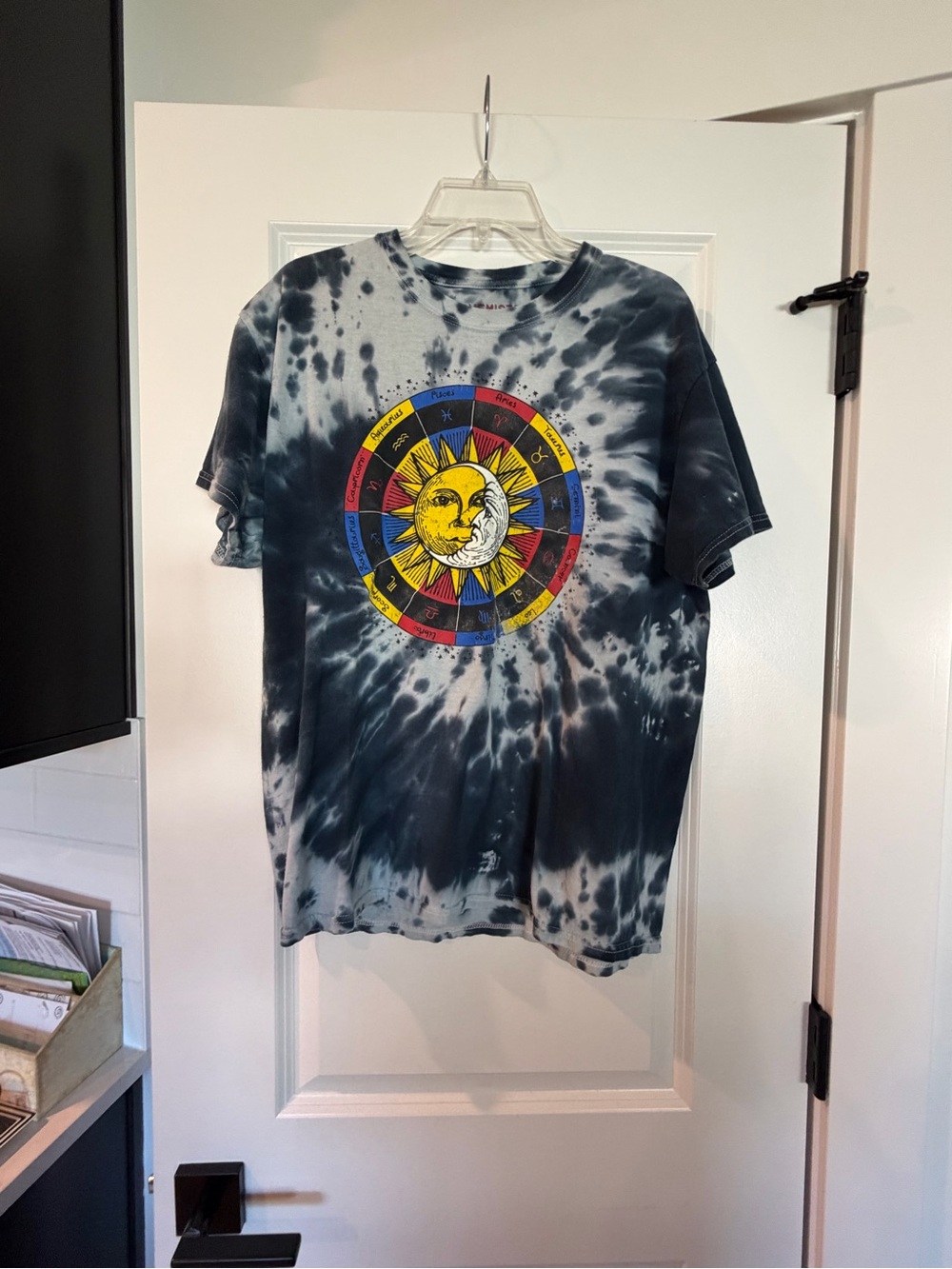 🔮 Chemistry Zodiac Tie‑Dye Graphic Tee – Size L (Fair Condition)